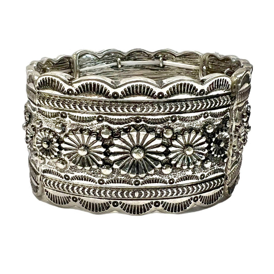 Metal Stretch Bracelet Flowers Details